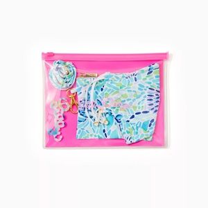 Lilly P. adult “On The Go Mask and Pouch”